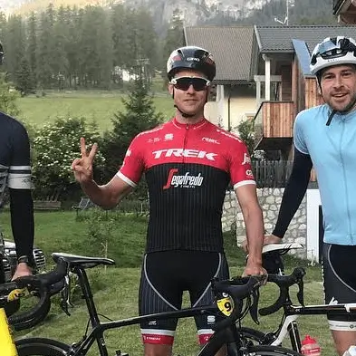 Personen bag din cykeltræning - Coach Lykke Endurance Thomas Lykke Sørensen i cykeltøj ved racercyklen – personen bag dit cykelprogram