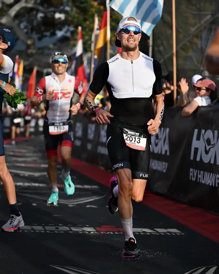 Ironman og triatlon huskeliste til race day – husk opvarmning, energiindtag og mentale forberedelser.
